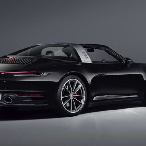クーペとカブリオレの中間、新型911タルガ受注開始。欧州では新開発MTの設定も