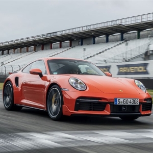 ポルシェ911ターボ試乗。Sモデルより約450万円安い“素の”ターボは間違いなくお買い得