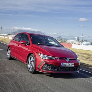 新型VWゴルフGTIは大人しい外観からは想像できない、現行GTIを大きく上回るスポーツ性能をもっていた ...