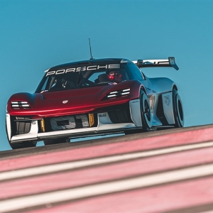 次世代ポルシェの幕開け！ 次期ケイマンやボクスターを暗示する未来のレーサー「ミッション R」はどんなクルマ？ ...