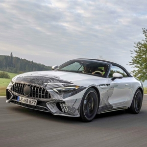 AMGが開発する次期メルセデスの最上級オープン「SL」は次世代フレームを採用、ソフトトップに謎の新機能か？ ...