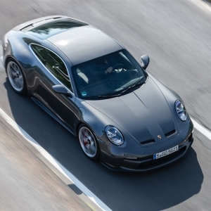 GT3の巨大ウイングが無いだけ？　羊の革を被った「GT3ツーリングパッケージ」は何が違うのか？ ...