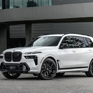 2段フェイスに化粧直しされたBMWの巨艦SUV「X7」。高性能グレード・M60iの実力やハイテク装備を解説する ...