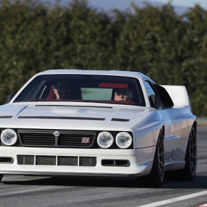 ランチアの伝説的マシン「ラリー037」が現代に復活！ 6000万円の希少モデルに日本からも注文が ...