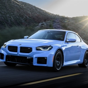 【値上がり確実】新型「M2」は速さも快適性も抜群の完成度。価格はバーゲン級！