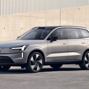 ボルボの頂点SUV「EX90」は0-100＝5秒、約1500万円の超クールなデザイナーズEV