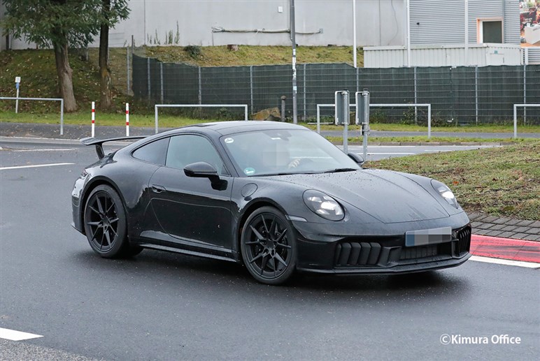 【スクープ】新型「911」は前後ライトがシャープに！ 初のマイルドHVやフル液晶メーター搭載
