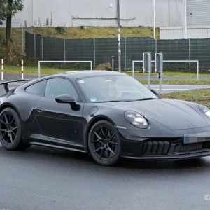 【スクープ】新型「911」は前後ライトがシャープに！ 初のマイルドHVやフル液晶メーター搭載 ...