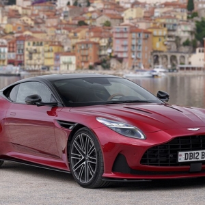 アストンの次期ボンドカー「DB12」はなぜ偶数名？ 意外な理由と試乗まとめ