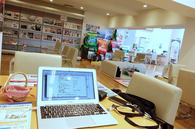 思いつき提言！　ヒマな平日広々ディーラーをビジネスラウンジ化せよ