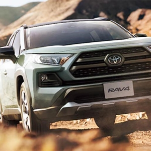 トヨタのSUV車RAV4の乗り心地や魅力とは？購入者レビューも徹底解説【購入ガイド】