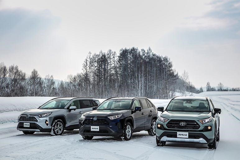 RAV4はどんな感じの内装なの？おすすめアクセサリーや評価も解説【購入ガイド】