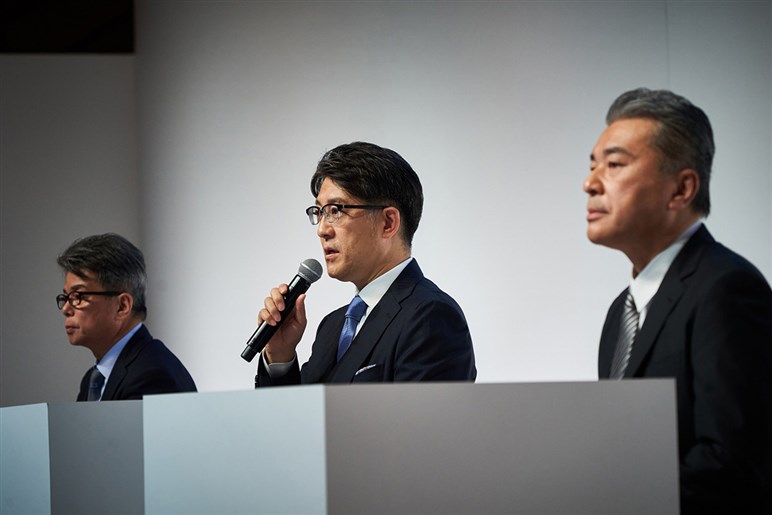テスラも抜かれる！ 巨大金型＆組み立て中の車が走るトヨタ近未来工場の破壊力