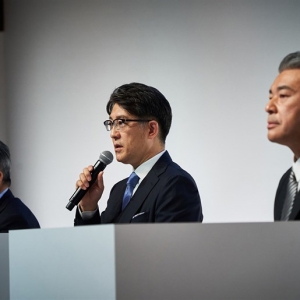 テスラも抜かれる！ 巨大金型＆組み立て中の車が走るトヨタ近未来工場の破壊力