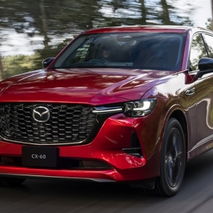 本当に硬い？ CX-60の乗り心地、デビューから半年経ってユーザーはどう評価した？