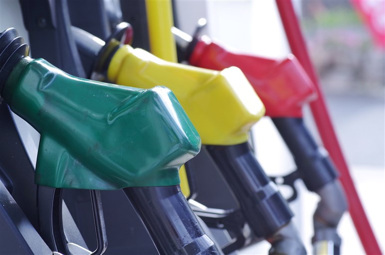 【プロ直伝】ガソリン高騰の今知らないと損する、燃費を改善する運転時のコツ6選