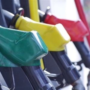 【プロ直伝】ガソリン高騰の今知らないと損する、燃費を改善する運転時のコツ6選