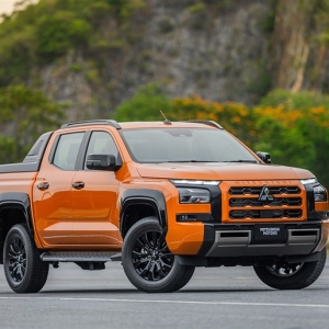 新型「トライトン」日本発売が決定！ 三菱全力の新ボディ＆エンジンの破壊力