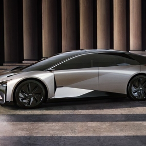 本当に出るの？ 3年後に市販化されるレクサス「LF-ZC」の普通じゃないデザインと中身