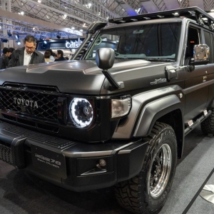 海外純正パーツでキメた漆黒のランクル70はどうすれば手に入る？  スタッフに聞いてみた ...