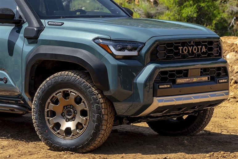 無骨さタマらん！ 新型4ランナー公開。本格4WD×ハイブリッド搭載で、ハイラックサーフ復活論が再燃!?