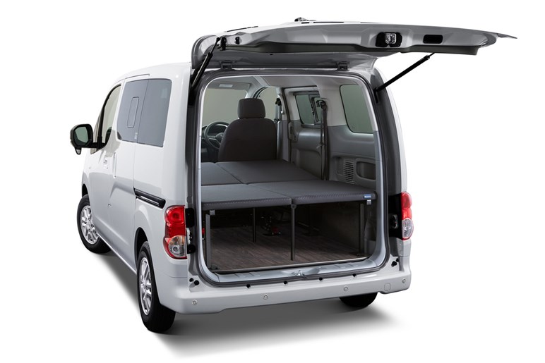 【車中泊仕様もあります】日産「NV200バネット」一部改良で安全性アップ。約223万円から