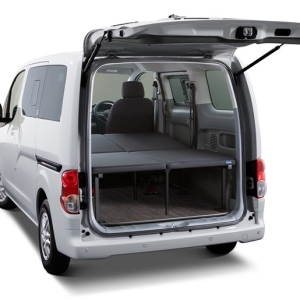 【車中泊仕様もあります】日産「NV200バネット」一部改良で安全性アップ。約223万円から