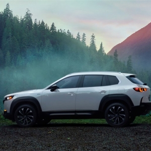 マツダの北米向け「CX-50」がトヨタ製ハイブリッド搭載。日本のマツダ車も期待していいの？ ...