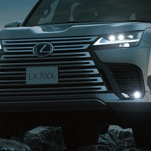 レクサス「LX」改良で新開発ハイブリッド搭載！ 発売は年末以降、オーバートレイル追加で価格も気になる ...