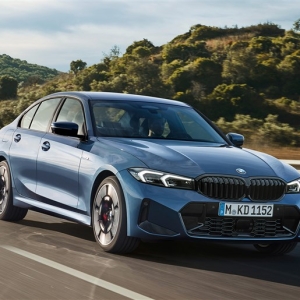 BMW「3シリーズ」がマイチェン。大幅進化したのは航続距離アップ＆豪華装備になった330e