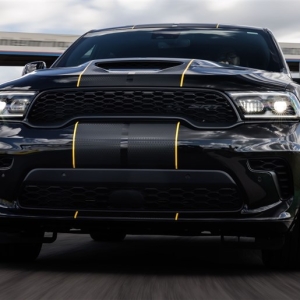 伝統のHEMIエンジンが終焉。V8 6.4LのモンスターSUV、ダッジ「デュランゴ アルケミー」の衝撃度…写真でチェック ...