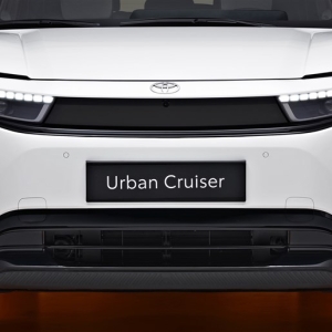 これが噂の“ミニランクル”!? トヨタ「アーバンクルーザー」発表。「ヤリスクロス」サイズのコンパクトSUV…ただしEV ...