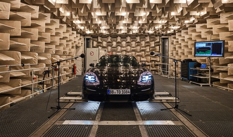 【わざと出してる？】なんでEVやハイブリッド車や電車は「ヒューン」という未来的な音がするのか